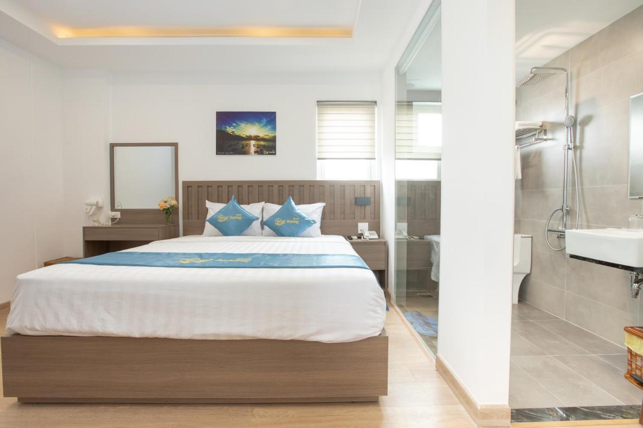 Que Huong Hotel Куинён Экстерьер фото