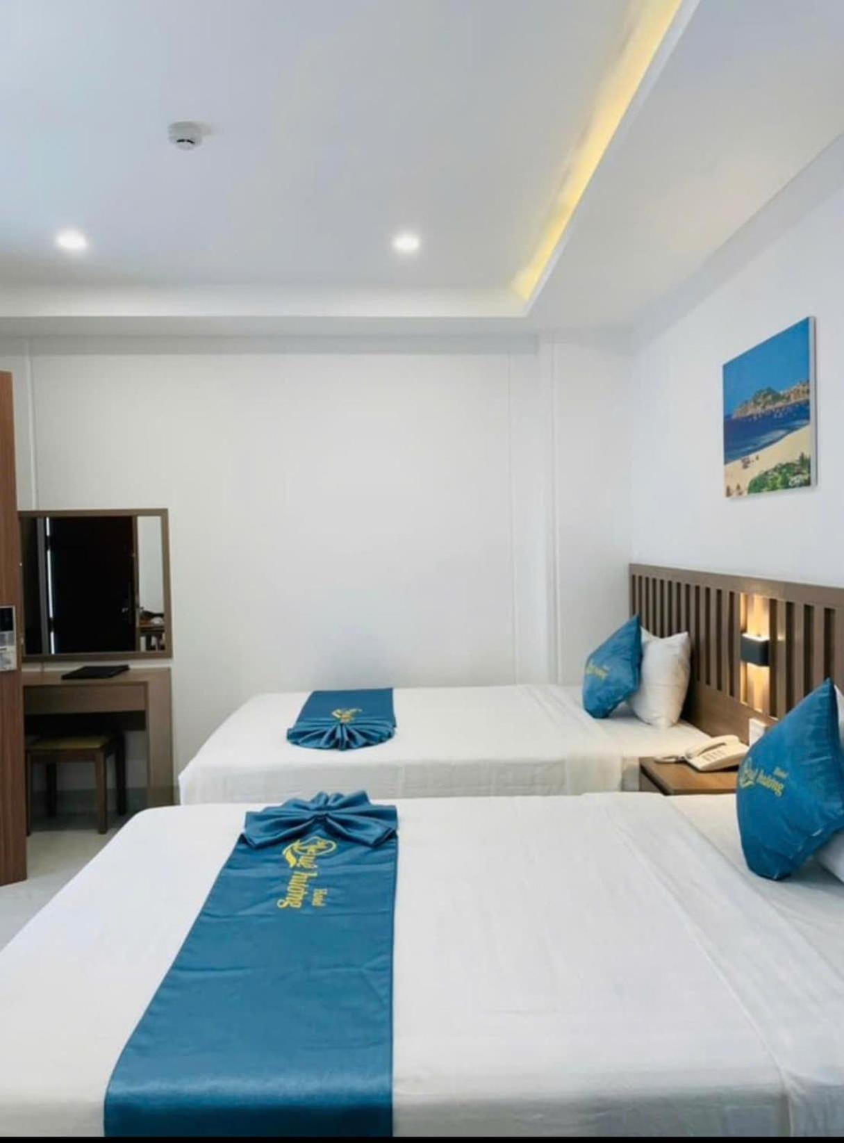 Que Huong Hotel Куинён Экстерьер фото