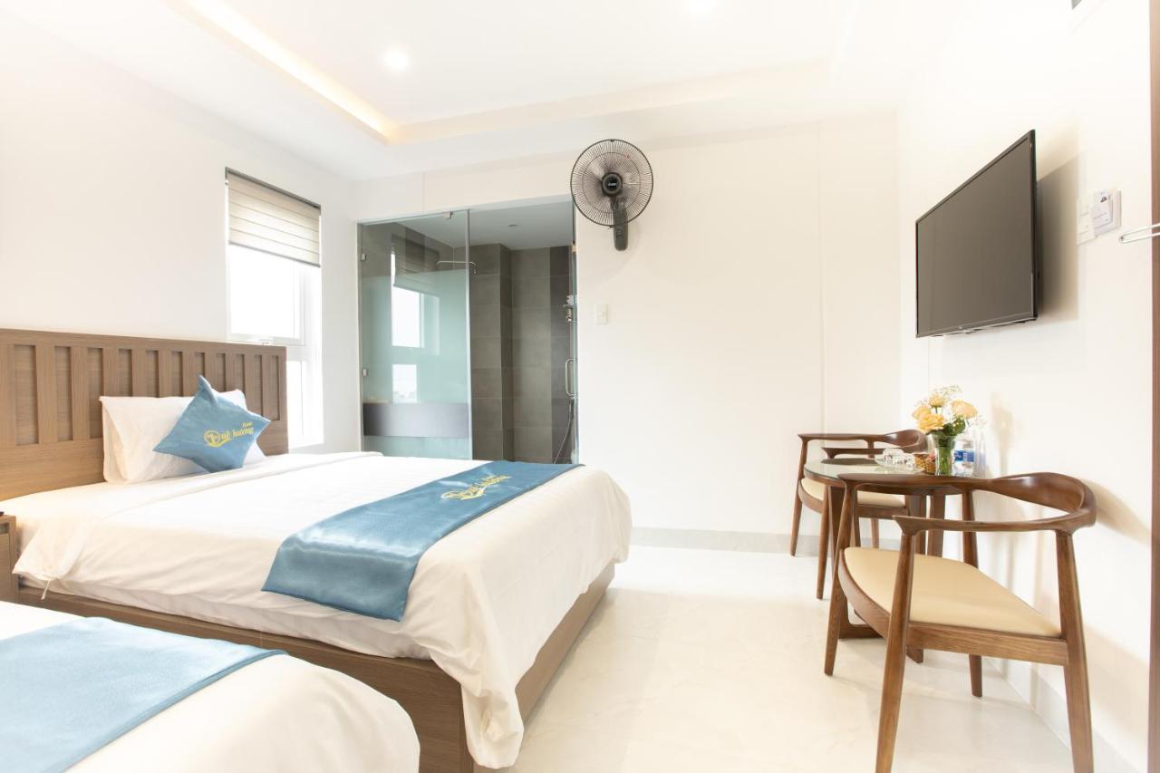 Que Huong Hotel Куинён Экстерьер фото
